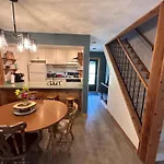 Townhouse In Seven Springs 3Bed 2Bath Sleeps 8 Aircon Wifi