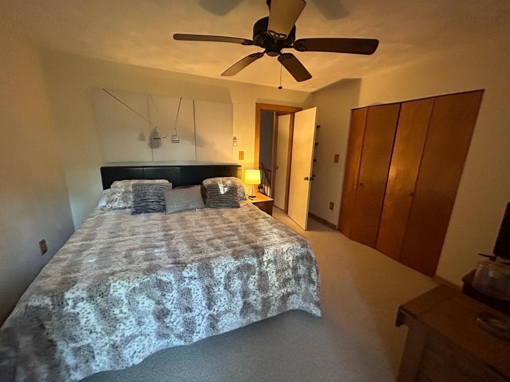 Townhouse In Seven Springs 3bed 2bath Sleeps 8 Aircon Wifi Holiday home Champion